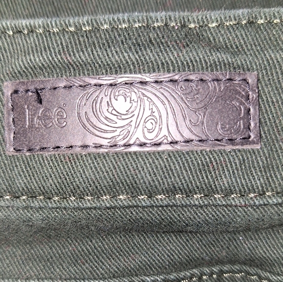 A pair of Lee Classic Fit dark green jeans in a ladies' size 16 short. - Picture 3 of 10